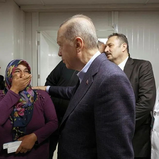 Başkan Recep Tayyip Erdoğan Hatayı ziyaret etti: Hem kalbimizle hem gözümüzle hem ziyaretlerimizle Hatayın yanında yer almayı sürdüreceğiz.