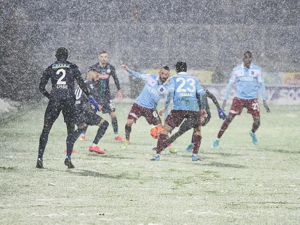 karadeniz-derbisinde-kazanan-rize-caykur-rizespor-3-2-trabzonspor-1647631429013.jpeg