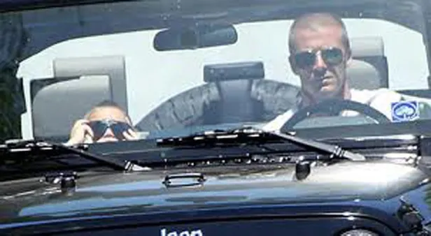 Araç kullanırken cep telefonuyla konuşan David Beckham ceza aldı-4