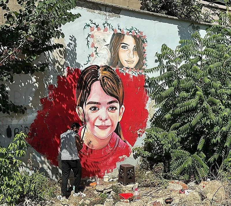 Azerbaycanlı ressam Hatai Abdullayev, 8 yaşındaki Narin Güran'ın portresini duvara resmetti-4