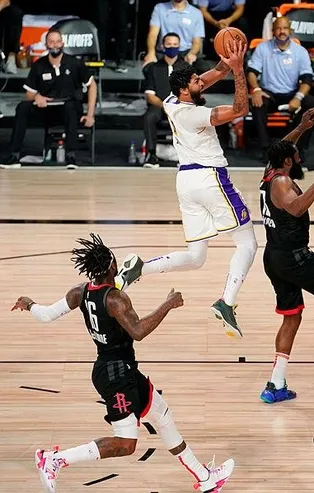 Lakers Houston’ı geçti