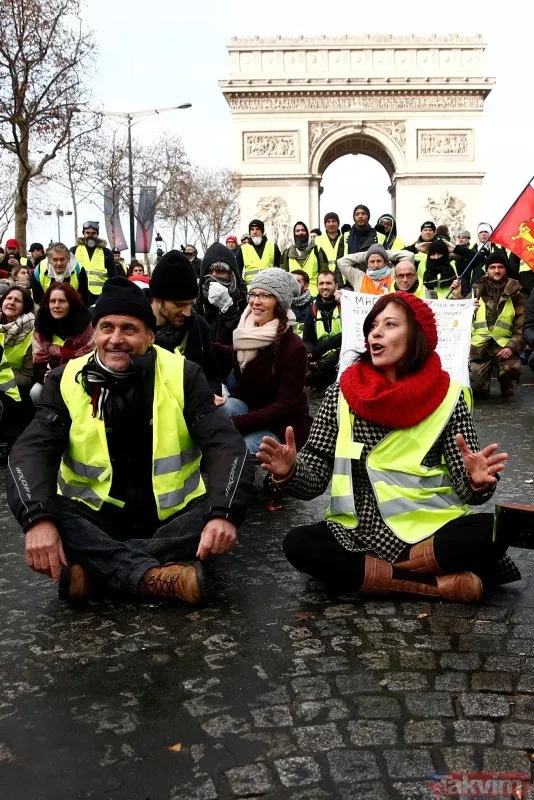 Fransa’da Macron'a karşı başlatılan grev hayatı felç etti
