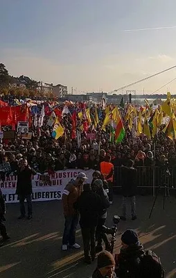 Almanya'da PKK yandaşları polise saldırdı