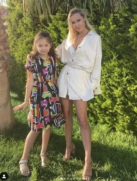 İbrahim Tatlıses'in eski eşi Ayşegül Yıldız süper miniyi çekti sezonu bomba gibi açtı! Kızı Elif Ada'nın annesinden Instagram'da şov-4