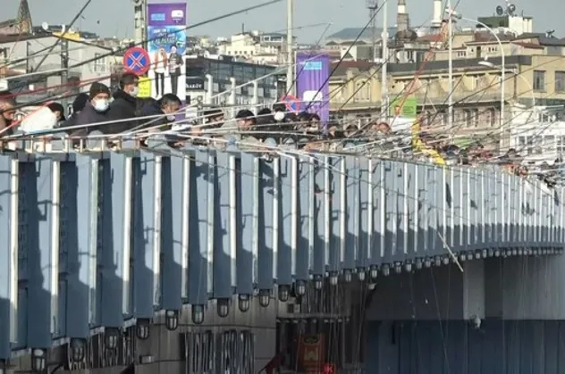 Kısıtlama sonrası İstanbul'da akılalmaz görüntüler! Adım atacak yer kalmadı