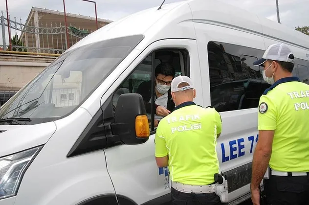 Son dakika: İstanbul'da okul servis araçları denetlendi! Tek tek durduruldular