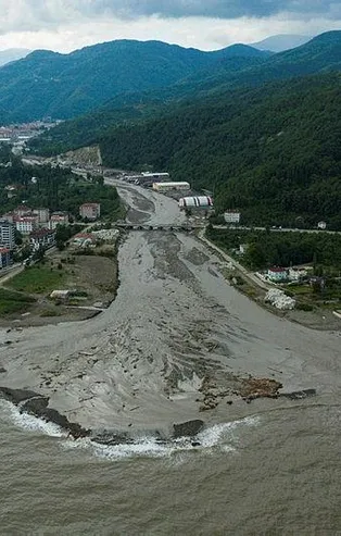 Trabzon ve Rize çevreleri için meteorolojiden kuvvetli sağanak uyarısı! Sel ve su baskınlarına dikkat