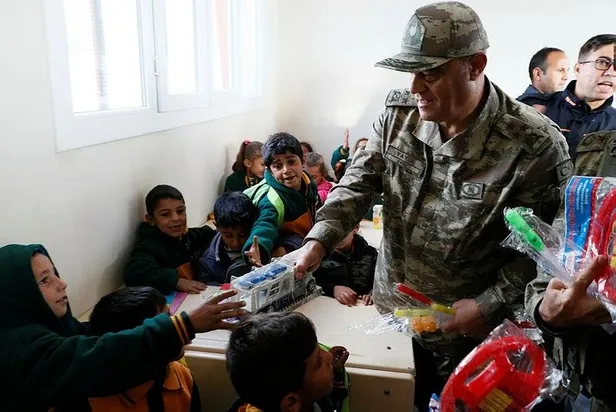 baris-pinariyla-huzur-geldi-turkiyenin-onardigi-tel-abyaddaki-okul-egitime-acildi-1575304390942.jpeg Barış Pınarı'yla huzur geldi! Türkiye'nin onardığı Tel Abyad'daki okul eğitime açıldı-3