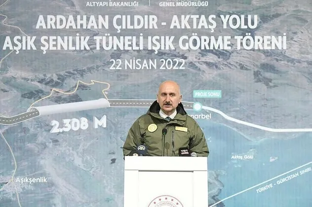 Ardahan'da Gürcistan ile ulaşımı sağlayacak olan  Aşık Şenlik Tüneli'nde ilk ışık göründü