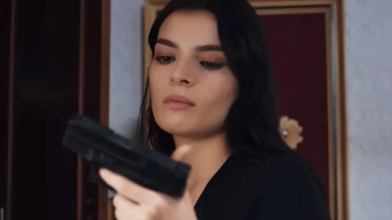 1712069268237.jpg Hudutsuz Sevda Ceylan'ın yerine o isim geçecek! 2 oyuncu diziden aynı anda ayrıldı-2