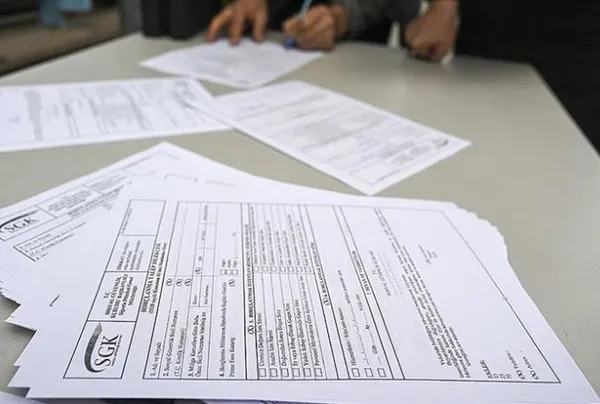 iste-calisan-eytliye-prim-rehberi-emekli-olup-calisanin-maasi-duser-mi-memurlarin-ayliginda-kesinti-olur-mu-1690146898830.jpeg Çalışan EYT'liye prim rehberi! Emekli olup çalışanın maaşı düşer mi? Memurların aylığında kesinti olur mu?-5