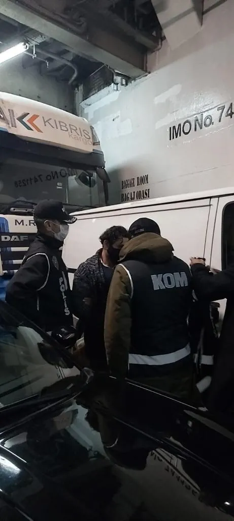 son-dakika-kktcde-yakalanan-fetocu-ahmet-yigit-turkiyeye-getirildi-1611828912852.jpeg SON DAKİKA: KKTC'de yakalanan FETÖ'cü Ahmet Yiğit Türkiye'ye getirildi-4