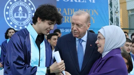 Başkan Erdoğan, torununa diplomasını kendi elleriyle verdi