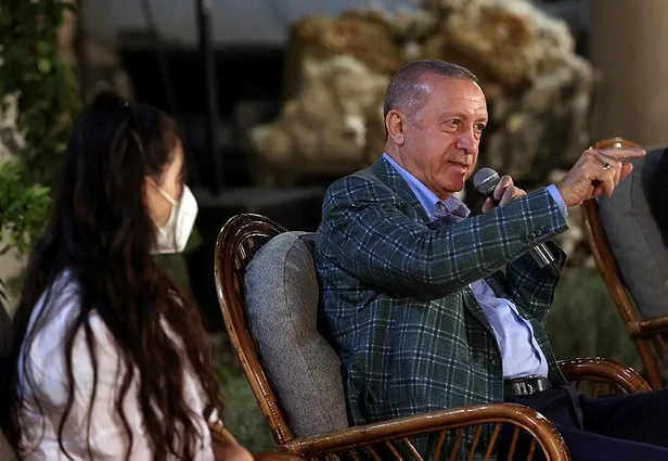 baskan-erdogan-adanada-genclerle-bulustu-genclerimizle-aramiza-kimseyi-sokmayiz-1633889632025.jpeg Başkan Erdoğan, Adana'da gençlerle buluştu: Aramıza kimseyi sokmayız-3