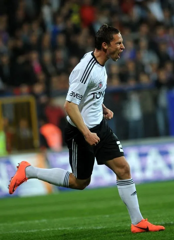 Holosko’yu heyecan sard