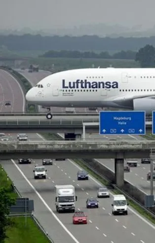 THY'nin en büyük rakibi Lufthansa üç yıldan beri ilk kez zarar etti