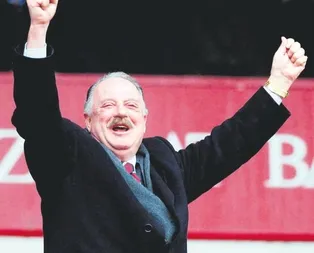 Güle güle hayatını futbola adayan adam