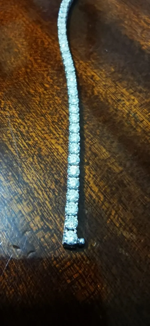 2-milyonluk-pirlanta-kolyeyi-yolda-buldu-bulmak-icin-cebinden-500-lira-harcadigi-sahibi-tarafindan-azarlandi-1638619713530.jpg 2 milyonluk pırlanta kolyeyi yolda buldu! Bulmak için cebinden 500 lira harcadığı sahibi tarafından azarlandı-6