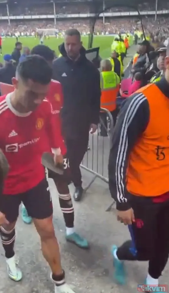 Cristiano Ronaldo'dan olay hareket! Çileden çıktı taraftarın telefonunu parçaladı - 9