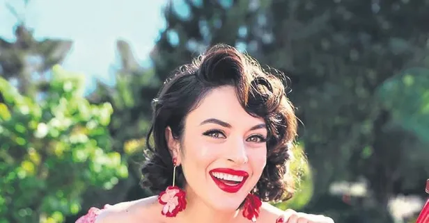 Ezgi Mola ve Mustafa Aksakallı'nın oğulları dünyaya geldi!  Mola, oğlu Can'ı kucağına aldı