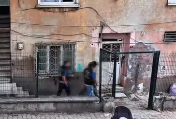 Pencereden uyuşturucu ticareti! Pervasız torbacı yakalandı