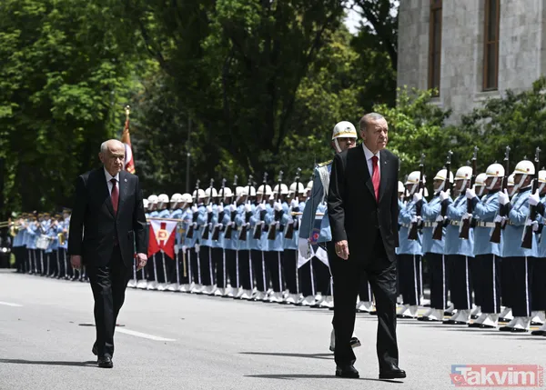 Türkiye Büyük Millet Meclisi'nde yeni dönem başladı! Milletvekilleri yemin ediyor… - 2