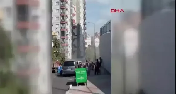 Son dakika: Esenler'de korku dolu anlar! 16 katlı binanın dış cephesi çöktü-4