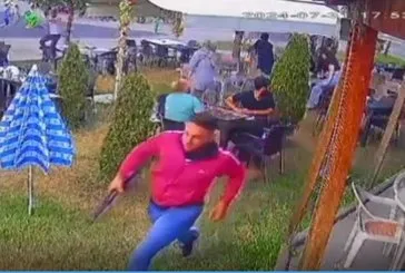 Kafede oturanlara pompalı tüfekle saldırı
