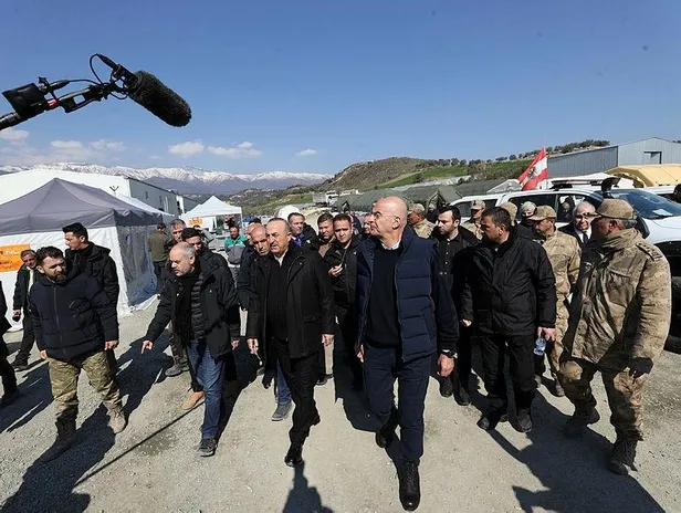 Yunanistan Dışişleri Bakanı Dendias deprem bölgesini ziyaret etmek Türkiye'ye geldi-6