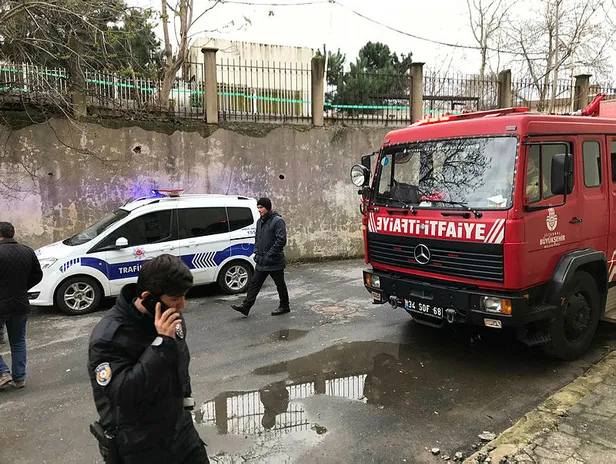 Beykoz istinat duvarı çöktü! Araçlar altında kaldı-1