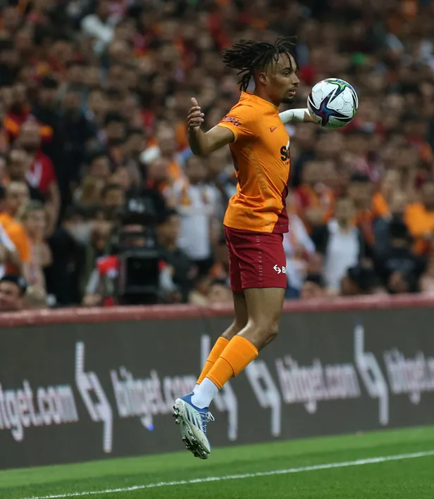 gozu-sacha-boeyde-genc-yildizin-kamerunu-geri-cevirme-sebebini-takvim-acikliyor-1663193314506.jpg Gözü Sacha Boey’de! Genç yıldızın Kamerun’u geri çevirme sebebini Takvim açıklıyor-7