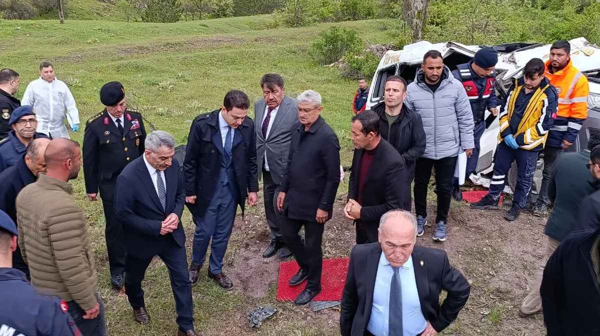 yozgatta-ogrenci-servisi-devrildi-2-ogrenci-ve-surucu-hayatini-kaybetti-1778856580756.jpeg Yozgat’ta kara gün! Öğrenci servisi devrildi: 2 öğrenci ve şoför hayatını kaybetti-3