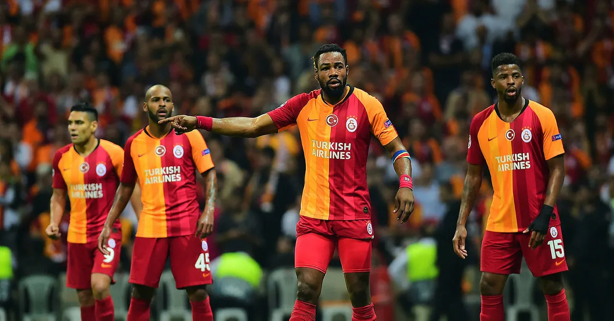 Galatasaray’da kriz! İki şok birden...