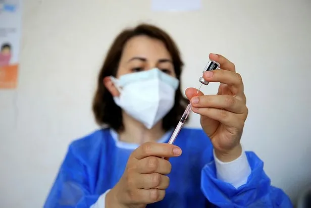 Türkiye'de Kovid-19 aşısının birinci dozu uygulanan kişi sayısı 30 milyonu aştı! Toplam doz miktarı 45 milyonu geçti-8