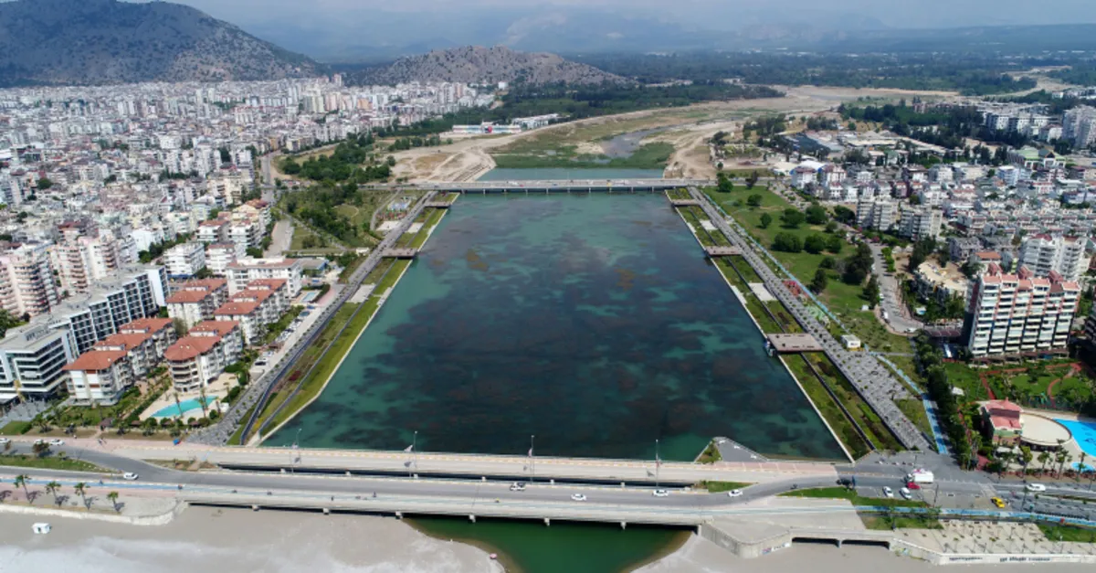 CHP’li belediyede bilindik manzara! Antalya’da kötü koku vatandaşı isyan ettirdi