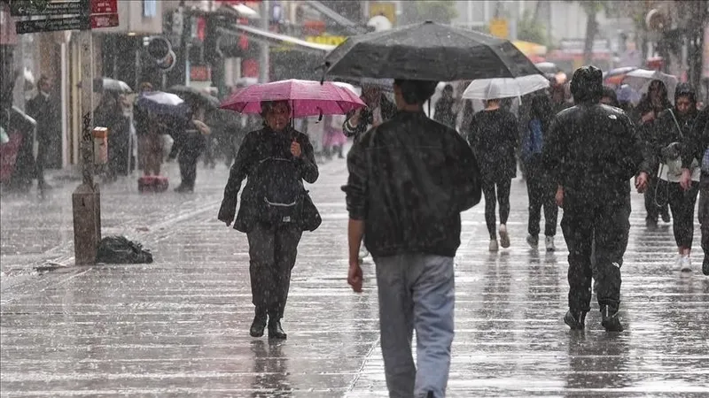 istanbula-yeniden-kar-geliyor-meteoroloji-il-il-acikladi-60-ile-sari-kod-alarmi-verildi-1769778601769.jpg İstanbul'a yeniden kar geliyor! Meteoroloji il il açıkladı: 60 ile sarı kod alarmı verildi-2