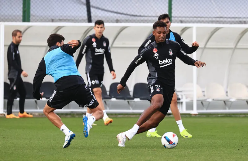 Beşiktaş Kasımpaşa karşısında! van Bronckhorst 11'i belirledi - 5