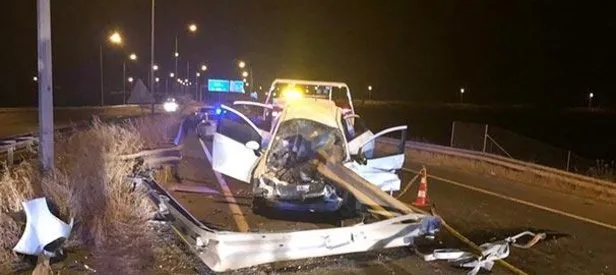 Çok feci kaza! Otomobil bariyerlere girdi