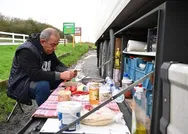 İngiltere Türk TIR şoförünün kahvaltısını konuşuyor