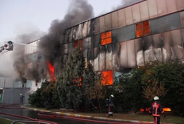 son-dakika-istanbulun-yangin-raporu-alevlerin-en-buyuk-nedenleri-sigara-ve-elektrik-kontagi-1606310403937.jpg SON DAKİKA: İstanbul'un yangın raporu: Alevlerin en büyük nedenleri sigara ve elektrik kontağı-8