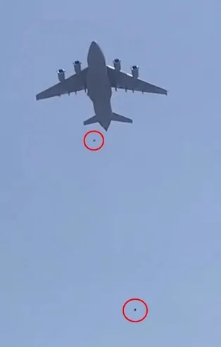 Afganistan'dan havalanan uçaktan düşen kişi genç futbolcu Zaki Anwari çıktı