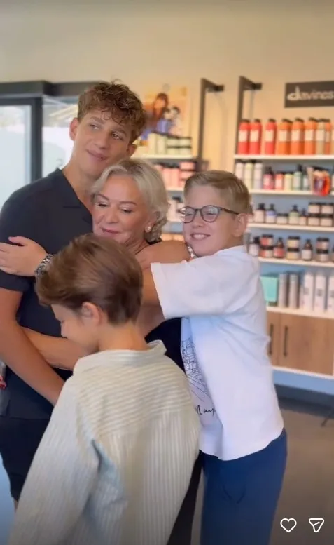 esra-eroldan-duygusal-paylasim-iste-guzellik-genetik-dedirten-annesi-1770898056594.jpg Esra Erol'dan duygusal paylaşım: İşte “Güzellik genetik” dedirten annesi-7