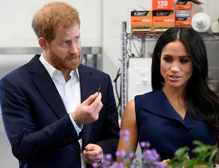 Meghan Markle'ın derin yırtmaçlı elbisesi olay yarattı
