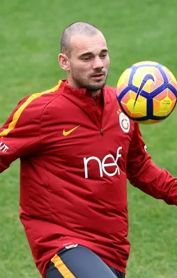 Galatasaray'ın Sneijder zirvesi ertelendi