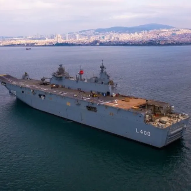 Dünyanın ilk SİHA gemisi TCG Anadolu Yunanistan’ı titretti! Manşetlerde dikkat çeken Hürkuş detayı: Ege’de motorları ısıttılar