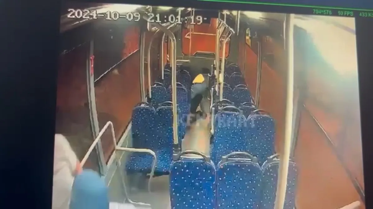 +18 GÖRÜNTÜ | Kocaeli’de kan donduran olay! Otobüste boğazı defalarca kesilerek öldürüldü!