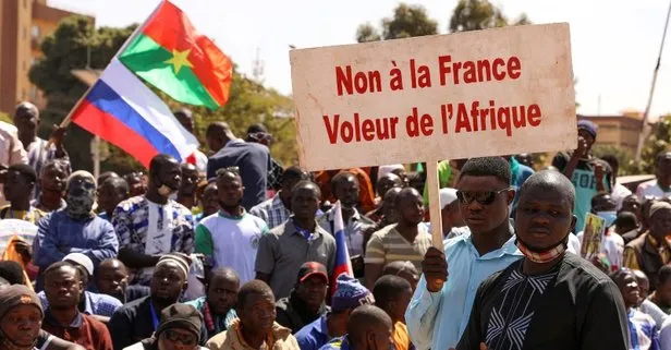 Burkina Faso Fransa’nın sesini kesti: Orduyu itibarsızlaştıran Jeune Afrique dergisinin dağıtımı durduruldu