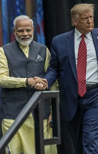 Trump ve Modi Teksas'ta bir araya geldi