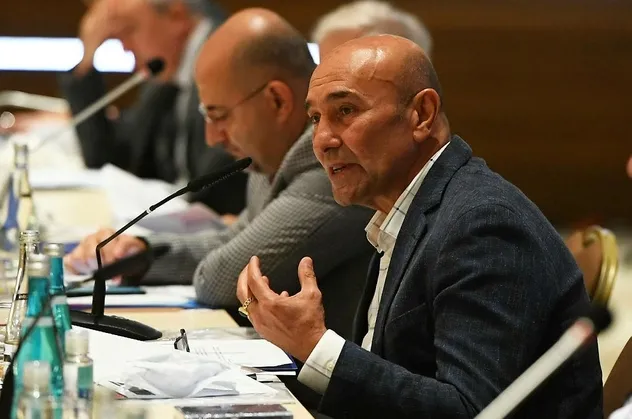 AK Parti'den CHP'li Tunç Soyer'in "İzmir'e özel bayrak ve para" açıklamasına tepki: Sinsi bir planın tezahürü