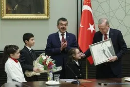 Başkan Erdoğan’a annesi Tenzile Erdoğan ile resmini hediye eden Buğlem Yılmaz konuştu: Çok mutlu oldu